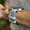 Suunto 22 mm Urban 5 Mikrofaserarmband steingrau M Suunto 22 mm Urban 5 Mikrofaserarmband steingrau M
