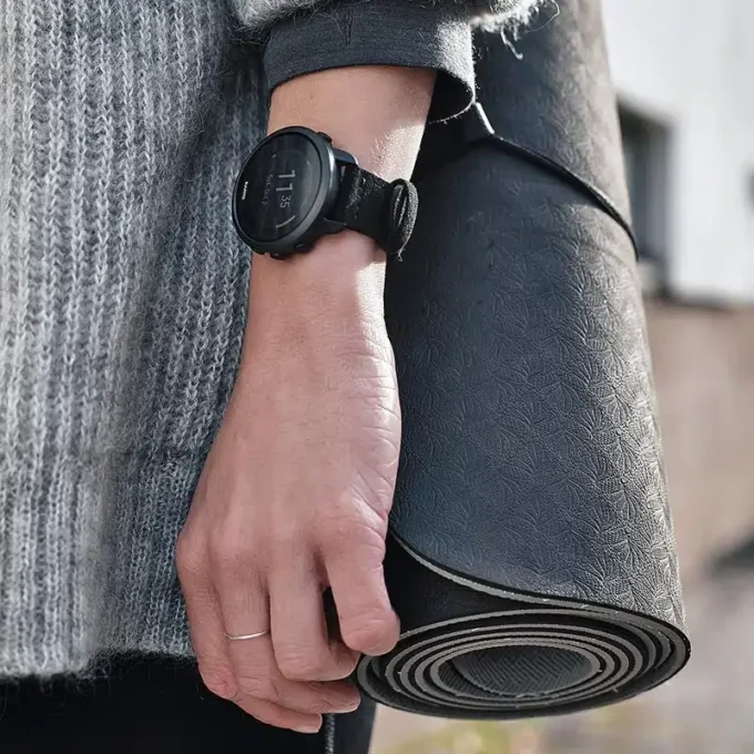 Suunto 3 All Black – kompakte Sportuhr für Gesundheit und Wohlbefinden