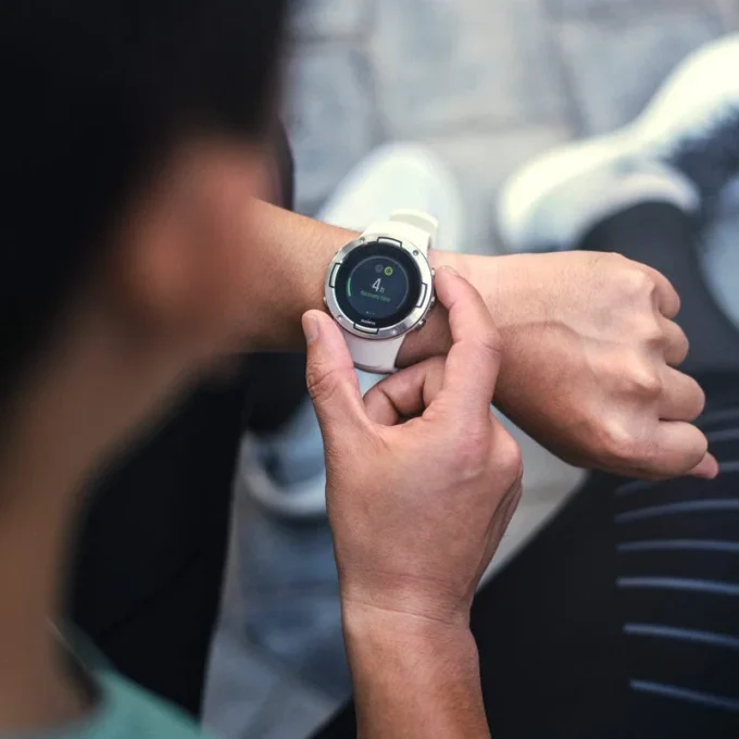 Suunto 5 White – kompakte GPS-Sportuhr mit hervorragender Akkulaufzeit
