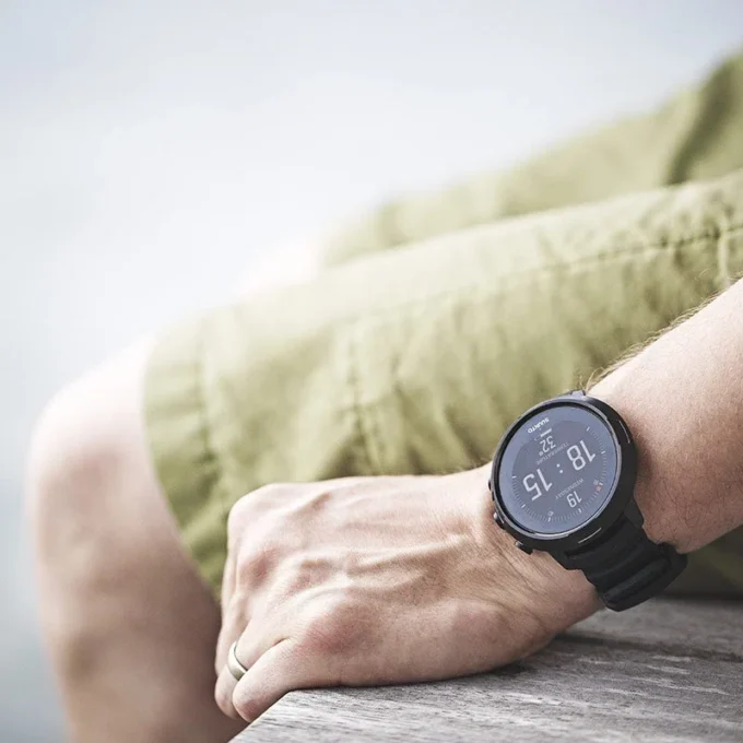 Suunto D5 All Black Tauchcomputer mit Farbdisplay und austauschbarem