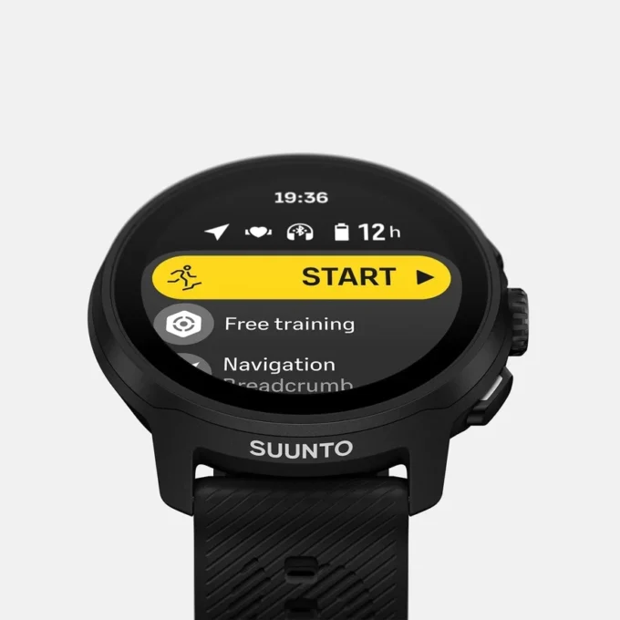 Suunto Run komplett in All Black mit Silikonarmband