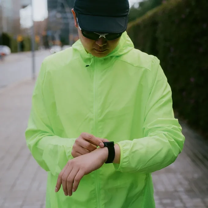 Suunto Run komplett in All Black mit Silikonarmband